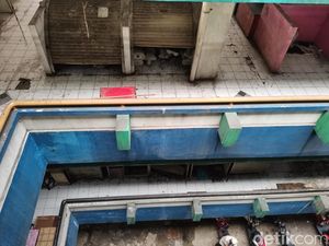 Pedagang Tanah Abang Blok G Jualan di Trotoar, Ngaku Bayar Jutaan ke Preman