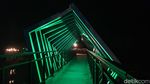 Terpesona Indahnya Skywalk dengan Lampu Dansa di Siak Riau