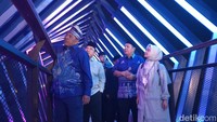 Bupati Siak Alfedri meresmikan Sky Walk Tengku Buang Asmara yang ada di Kampung Tengah, Mempura, Kota Siak. Sky walk nantinya membentang mulai dari Rumah Datuk Pesisir hingga ke Museum Tangsi Belanda sepanjang 1.076 meter. (Raja Adil Siregar/detikSumut)
