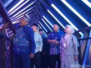 Sky Walk Tengku Buwang Asmara, Spot Baru Nikmati Istana Siak Malam Hari