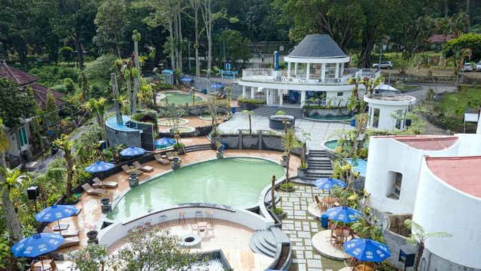 Suasana di Songgoriti Hot Spring Kota Batu