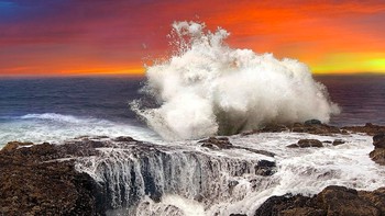Meski aman dikunjungi, National Weather Service merekomendasikan tindakan pencegahan keselamatan seperti mengamati lautan selama 20 menit setelah tiba di suatu lokasi untuk mempelajari polanya terlebih dahulu. Foto: Atlas Obscura