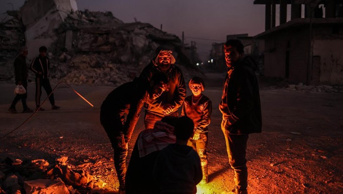 16 February 2023, Syria, Jindires: A disabled man walks through a street destroyed by the earthquake that ripped through the Turkish-Syrian border. Photo: Anas Alkharboutli/dpa (Photo by Anas Alkharboutli/picture alliance via Getty Images)