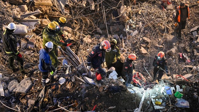 KAHRAMANMARAS, TURKIYE - FEBRUARY 16: Search and rescue operations continue after 7.7 and 7.6 magnitude earthquakes hit Kahramanmaras, Turkiye on February 16, 2023. On Feb. 06, a strong 7.7 earthquake, centered in the Pazarcik district, jolted Kahramanmaras and strongly shook several provinces, including Gaziantep, Sanliurfa, Diyarbakir, Adana, Adiyaman, Malatya, Osmaniye, Hatay, and Kilis. Later, at 1.24 p.m. (1024GMT), a 7.6 magnitude quake centered in Kahramanmaras Elbistan district struck the region. (Photo by Mehmet Kaman/Anadolu Agency via Getty Images)