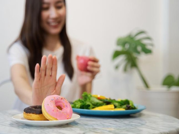 5 Tips Kurangi Konsumsi Gula Agar Berat Badan Secara Turun Efektif