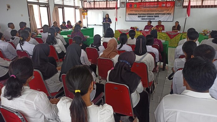 Unit Pelaksana Teknis Daerah atau UPTD Lembaga Latihan Kerja (LLK) Meliling kembali menggelar pelatihan kerja berbasis kompetensi (PBK) di Gedung Dekopinda Tabanan, Jumat (17/2/2023). (chairul amri simabur/detikBali)