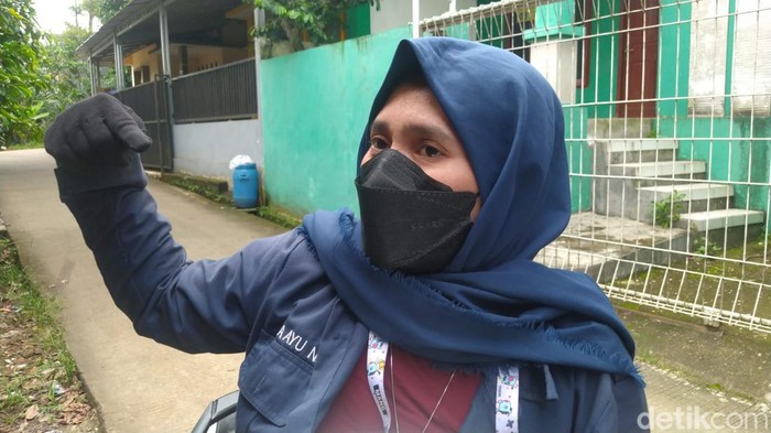 Warga bernama Maya melihat detik-detik pelaku membuang korban tabrak lari di Depok.