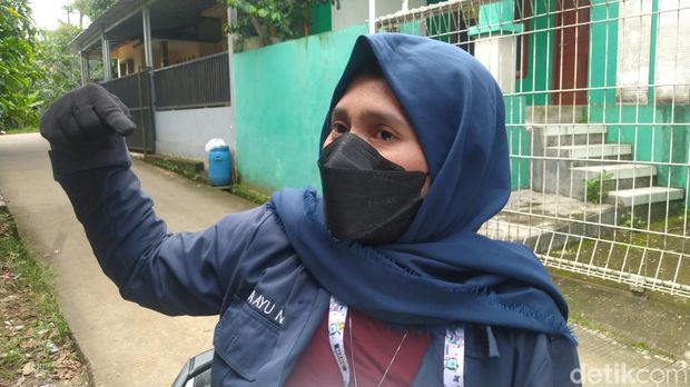 Warga bernama Maya melihat detik-detik pelaku membuang korban tabrak lari di Depok.