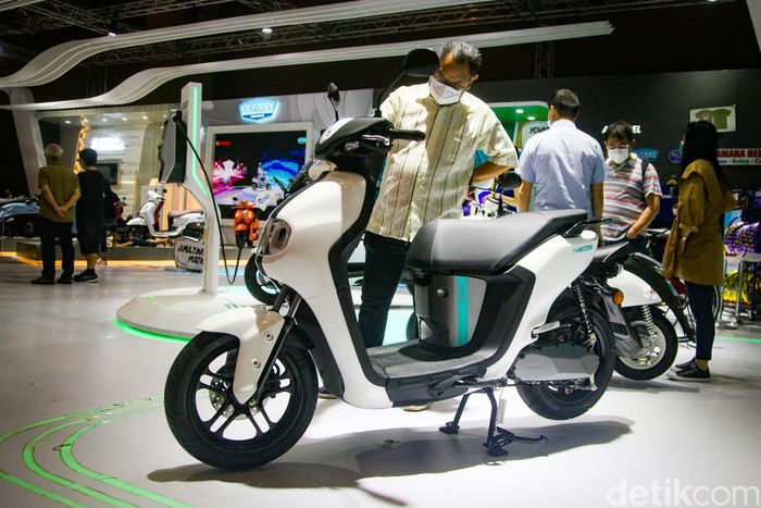 Yamaha Indonesia mengenalkan Yamaha NEOS  di pameran Indonesia International Motor Show atau IIMS 2023. Motor listrik tersebut belum mulai dijual di Tanah Air.