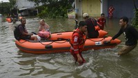 Badan Penanggulangan Bencana Daerah (BPBD) mencatat 1.366 warga masih bertahan akibat banjir di Kota Makassar, Sulawesi Selatan (Sulsel). 