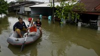 Banjir dilaporkan masih merendam permukiman warga di empat kecamatan yakni Kecamatan Manggala, Biringkanaya, Rappocini, dan Tamalanrea.