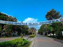 Rektor UII Tanda Tangan Basah Ijazah Wisudawan sejak 2018, Biar Bisa Sambil Mendoakan