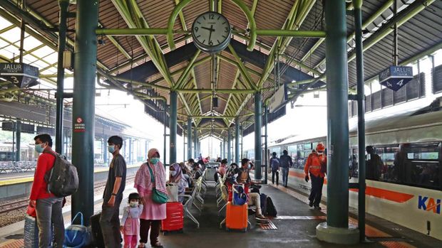 Apakah tiket kereta Lebaran 2023 sudah dibuka? PT KAI telah mengumumkan jadwal penjualan tiket kereta Lebaran 2023 beserta jadwal pemesanannya. Cek infonya!