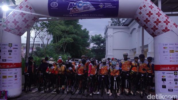 Asita Volcano Cycling (AVC) 2023 mengajak peserta bersepeda menempuh ratusan kilometer dan bertujuan mengenalkan 30 objek wisata nonmainstream di Jogja, Sabtu (18/2/2023).