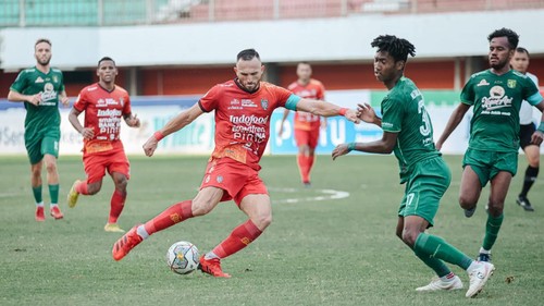 Bali United menang besar atas Persebaya Surabaya dengan skor 4-0 di Stadion Maguwoharjo, Sleman, pada Sabtu (18/2/2023) sore.