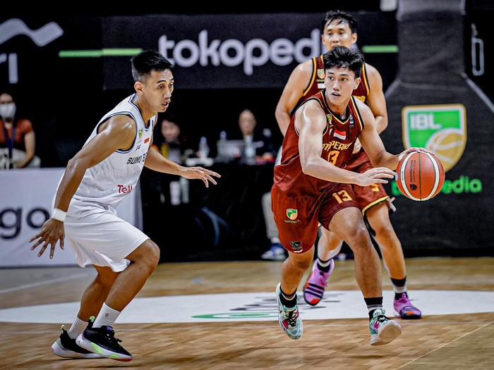 Bima Perkasa Jogja mengalahkan Bumi Borneo dalam lanjutan IBL 2023 di DBL Arena Surabaya, Sabtu (18/2/2023).