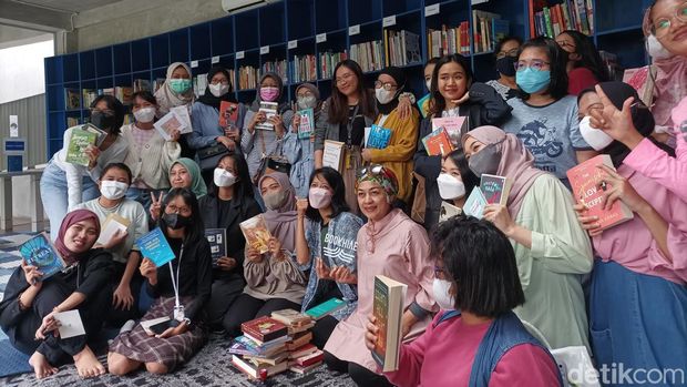 Bookhive di Taman Literasi