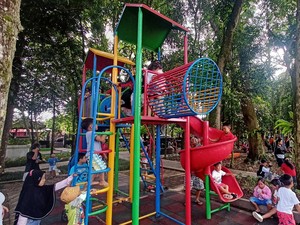 Libur Akhir Pekan, Yuk Ajak Anak Bermain ke RTH Alit Saputra