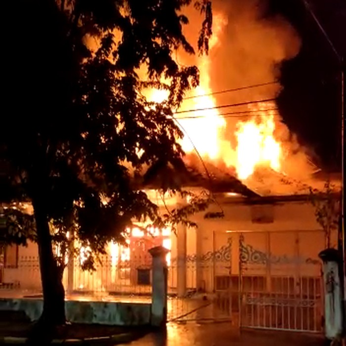 kebakaran rumah di surabaya