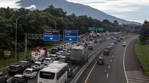 Ada One Way, Jalur Puncak Bogor Macet Banget