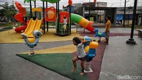 Tetapi kini gang sempit itu kini memiliki Taman Ondel-ondel.