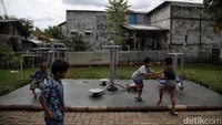 Kehadiran taman ini membawa kesan positif karena dapat membawa kegembiraan bagi warga sekitar.