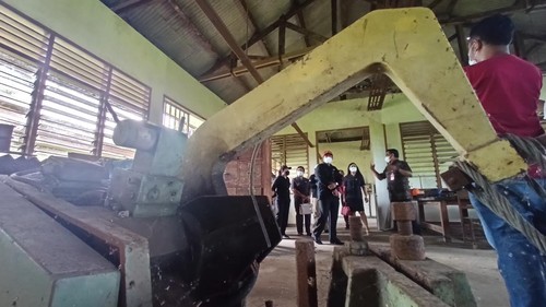 Kondisi gedung LLK Tabanan di Desa Meliling, Kecamatan Kerambitan, saat diinspeksi rombongan Komisi IV DPRD Tabanan jelang akhir 2021 lalu. (Foto: istimewa)