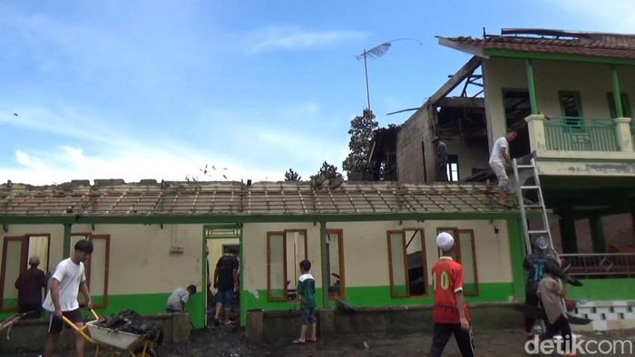 Kondisi ponpes di Purwakarta yang ludes terbakar