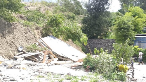Longsor di Jalan Timor Raya KM. 72, Kelurahan Takari, Kecamatan Takari, Kabupaten Kupang, Nusa Tenggara Timur (NTT).