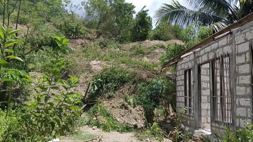 Longsor di Jalan Timor Raya KM. 72, Kelurahan Takari, Kecamatan Takari, Kabupaten Kupang, Nusa Tenggara Timur (NTT).