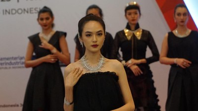Lotus Gold Perkenalkan Koleksi Black Rose