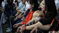 Simbol utama perayaan Reba adalah Uwi atau Ubi, yang diyakini sebagai roti kehidupan manusia. Ubi yang diserukan namanya dan dipuji-puji pada perayaan Reba lewat tarian tanda O Uwi merupakan personifikasi seorang tokoh mitologis perempuan, seorang utusan dari Wujud Tertinggi bagi manusia dan secara khusus menyimbolkan seorang pribadi yang mengurbankan hidupnya agar sesamanya dapat hidup sejahtera.