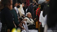 Perayaan Reba di Jakarta kali ini diawali dengan misa inkulturasi yang dipimpin oleh Uskup Keuskupan Maumere Mgr Ewaldus Martinus Sedu Pr dan dilanjutkan dengan Ritual Reba. 