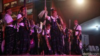 Kendati berbeda-beda dari satu suku atau kelompok masyarakat di Ngada, perayaan Reba umumnya memiliki tiga tahap utama, yakni Kobe Dheke, Kobe dhai, dan Kobe Su’i. Setiap tahap memiliki tiga elemen tetap yaitu doa (kena Ine Ema), kurban (dhi fedhi nee puju pia), dan perjamuan (ka maki reba/toka wena ebu) atau makan bersama.