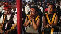 Melalui penyampaian petuah dan kebijaksanaan hidup itu, masyarakat Ngada yang terlibat dalam perayaan Reba melakukan otokritik, penyadaran diri, dan menarasikan nilai-nilai kehidupan yang patut dipertahankan dari konteks riil kehidupan yang terjadi sepanjang tahun yang telah lewat dan harapan akan tahun yang akan datang.
