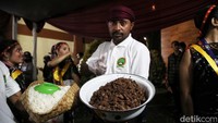Perayaan Reba sebenarnya merupakan perayaan simbolis dari rancang bangun religiusitas Orang Ngada, rancang bangun dari relasi manusia dengan Tuhan, manusia dengan sesamanya, dan manusia dengan lingkungannya.