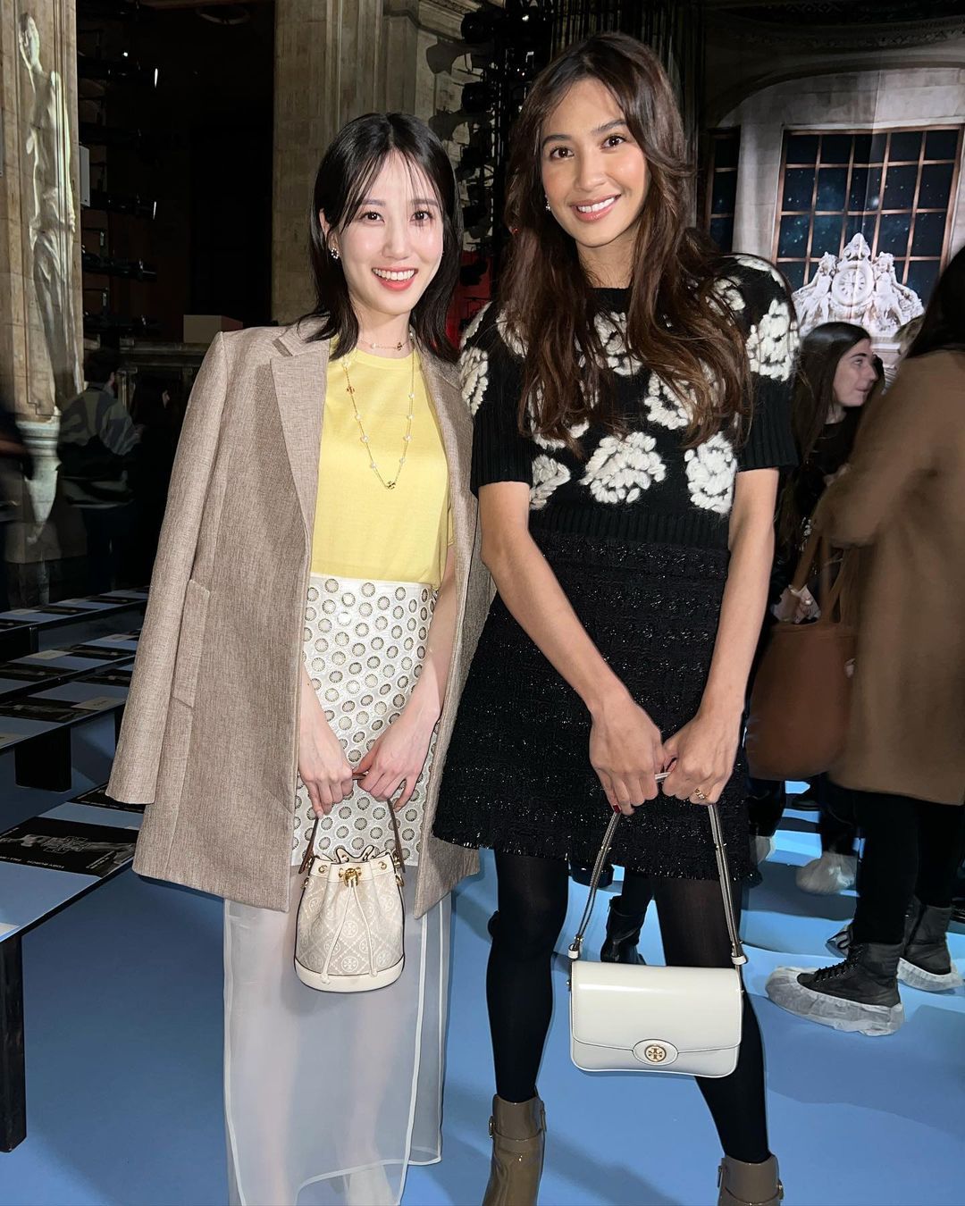 Mikha Tambayong dan Beby Tsabina menyaksikan peragaan Tory Burch Fall 2023 di New York Fashion Week.