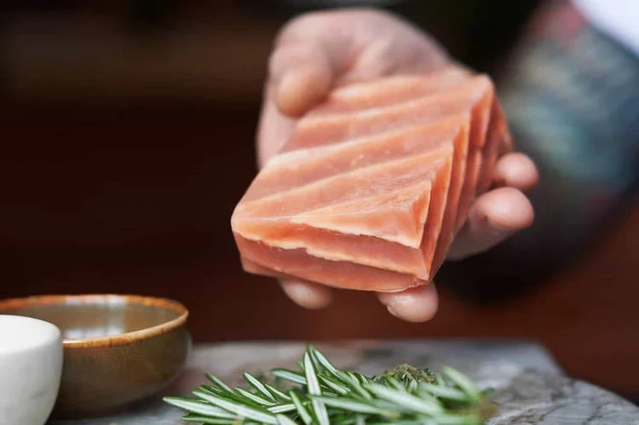 Mirip! Tampilan dan Rasa Salmon Nabati Ini Persis Salmon Asli