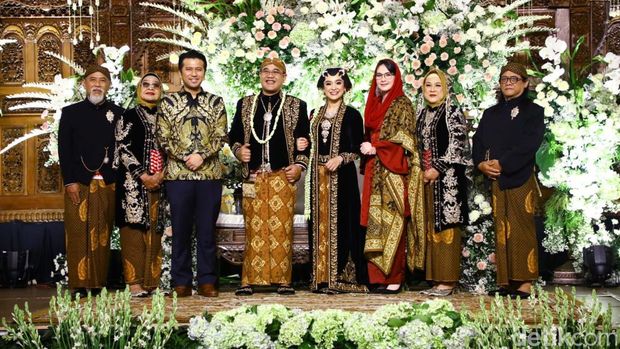 Momen pernikahan adik ipar Presiden Jokowi