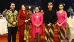 Potret Bahagia Pernikahan Adik Ipar Jokowi di Surabaya