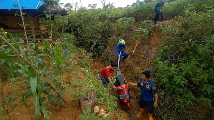 Motor Pria Tersesat di Hambalang Dievakuasi