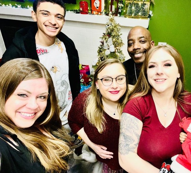 Punya tiga istri, tahu bahwa ikatan kami telah kuat dan kami bersatu. Itu tidak bisa percaya. Aku merasa aku menjalani mimpi yang jadi nyata, kata pria 39 tahun tersebut. Foto: Instagram