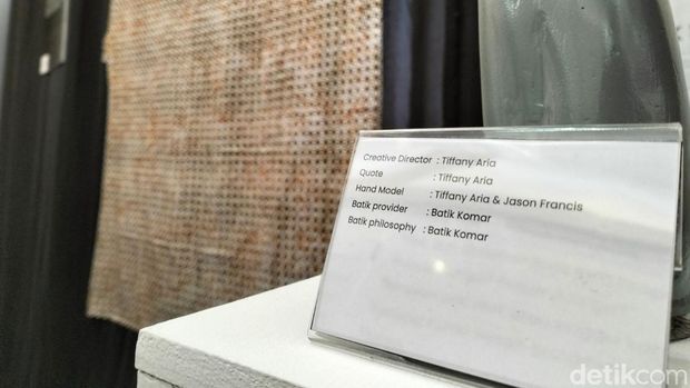 Pameran 'Seni dalam Bercinta' di Rumah Batik Komar, Bandung.