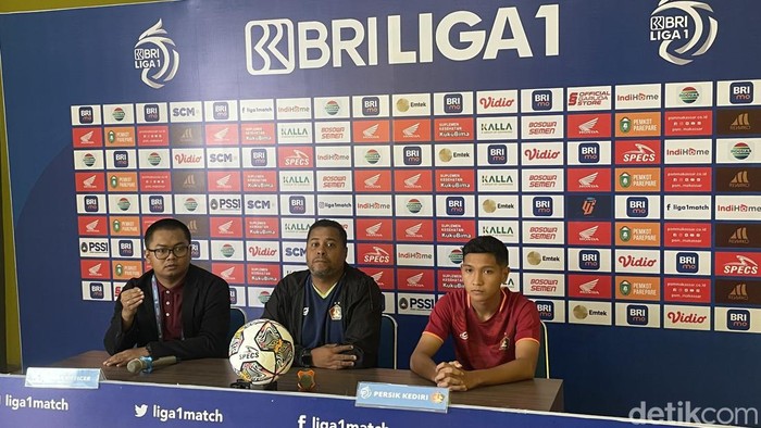 Pelatih Persik Divaldo Alves.