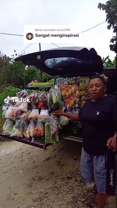 Ngeri Wanita Ini Jualan Sayur Keliling Pakai Mobil Seharga Rp 233 Juta