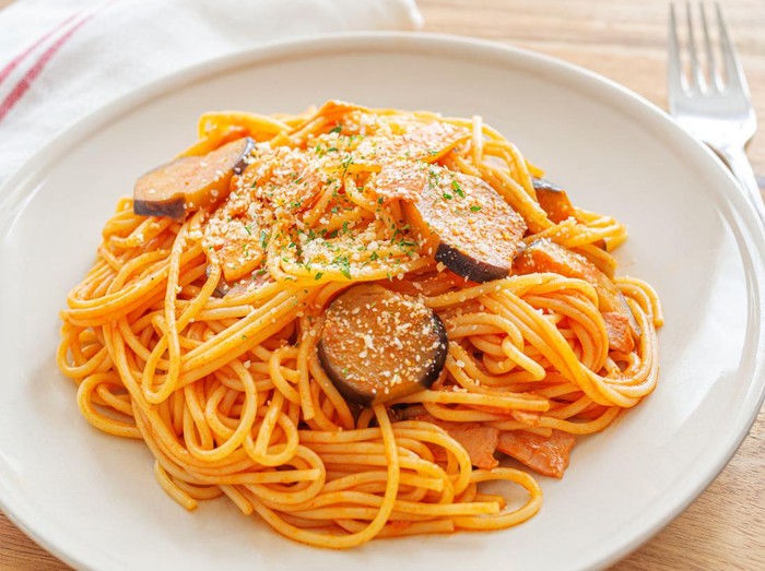 Resep Spaghetti Tumis Terong dan Daging Asap