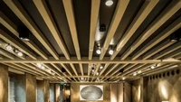 Bernama Atelier, restoran di Jerman ini didesain oleh Raja Ludwig I dan dibangun pada tahun 1842. Dindingnya dibuat bergaya industrial dengan sentuhan elemen kayu yang membuatnya tampak elegan. Foto: Lifestyle Asia
