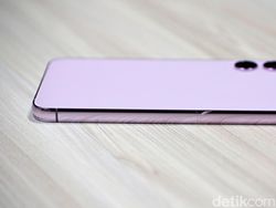 Unboxing Samsung Galaxy S23 Plus 5G: Warna Lavender Bikin Tergoda