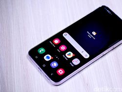 Unboxing Samsung Galaxy S23 Plus 5G: Warna Lavender Bikin Tergoda