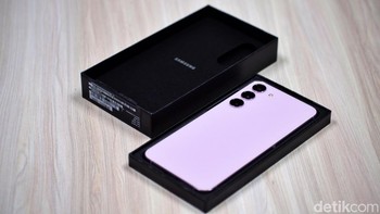 9. Selanjutnya ada Samsung Galaxy S23 Plus di peringkat sembilan. Foto: Adi Fida Rahman/detikINET